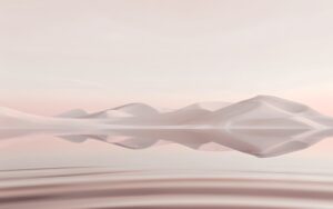 Dunes blanches et roses se reflétant dans une eau calme